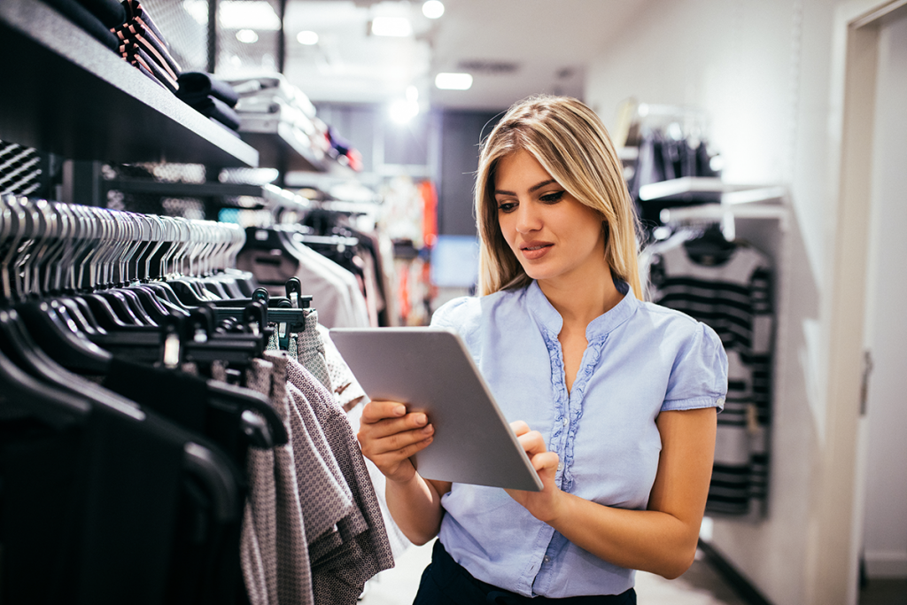 desde tu pagina web o tienda en línea puedes administrar inventarios, catálogos, productos